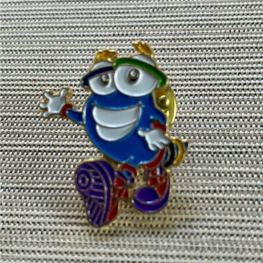 Olympic pin-mascot Izzy from the Atlanta 1996 games